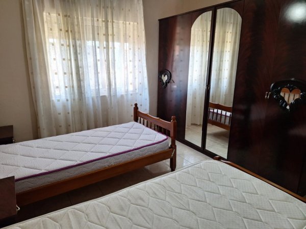 Tirane, jepet me qera apartament 1+1 , 60 m² 370 € (Rruga e elbasanit)