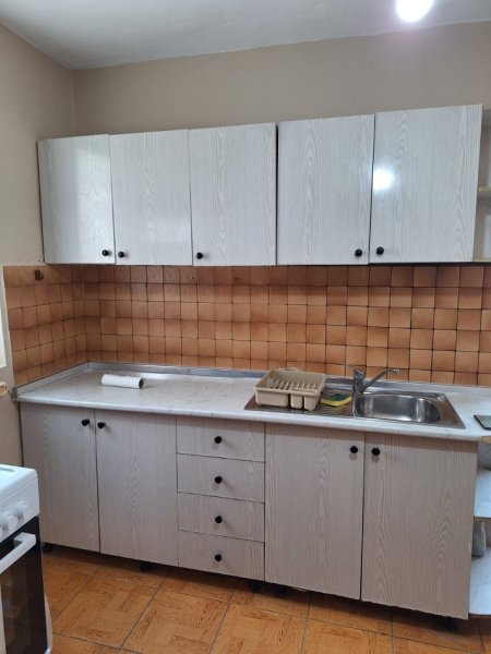 Tirane, jepet me qera apartament 1+1 , 60 m² 370 € (Rruga e elbasanit)
