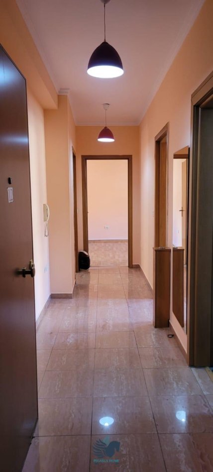 Tirane, jepet me qera apartament 2+1 Kati 4, 90 m² 470 € (Jepet Me Qera Apartament/Zyre 2+1 Tek Bulevardi Zogu 1 [ID P02141])