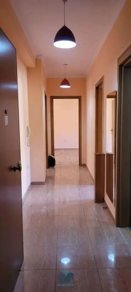 Tirane, jepet me qera apartament 2+1 Kati 4, 90 m² 470 € (Jepet Me Qera Apartament/Zyre 2+1 Tek Bulevardi Zogu 1 [ID P02141])