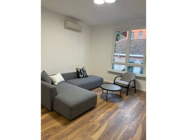 Tirane, jepet me qera apartament 2+1 Kati 2, 98 m² 850 € (Selvia)