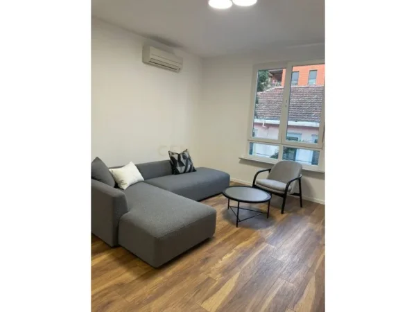 Tirane, jepet me qera apartament 2+1 Kati 2, 98 m² 850 € (Selvia)