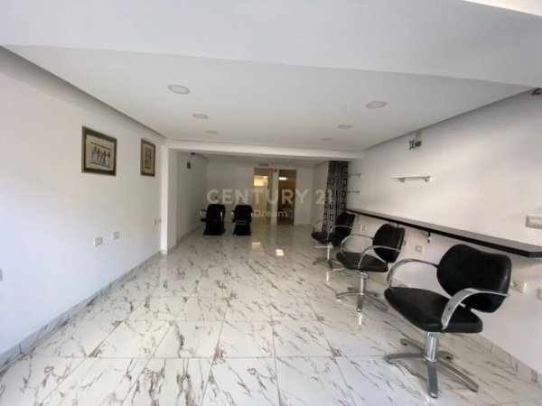 Tirane, shitet dyqan Kati 0, 54 m² 50.000 € (Porcelan)