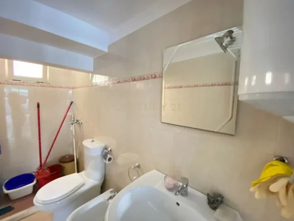 Tirane, shitet dyqan Kati 0, 54 m² 50.000 € (Porcelan)