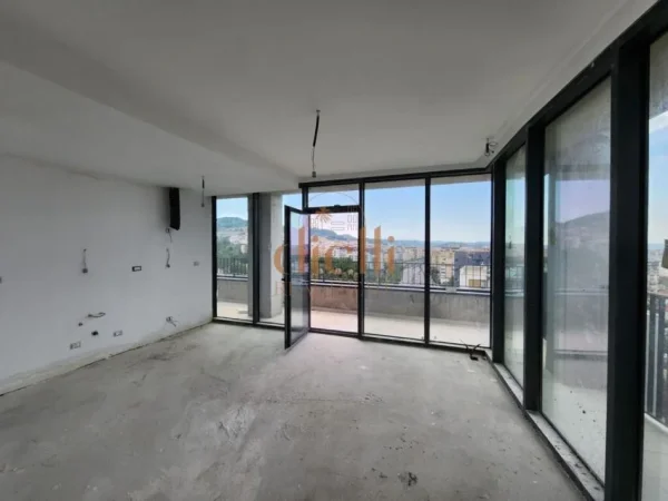 Tirane, shitet apartament 2+1+Ballkon , 136 m² 350.000 € (Lake View Residence)