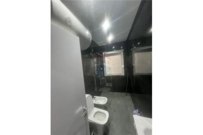 Tirane, jepet me qera apartament 2+1 Kati 3, 80 m² 900 € (Gjon Muzaka - Rruga e Bogdaneve)