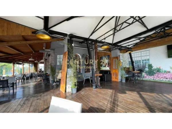 Tirane, jepet me qera lokal Kati 2, 121 m² 750 € (Kopshti Zoologjik)