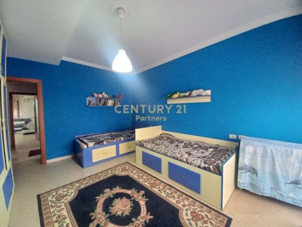 Tirane, jepet me qera apartament 2+1+Ballkon Kati 6, 107 m² 700 € (Komuna e Parisit)