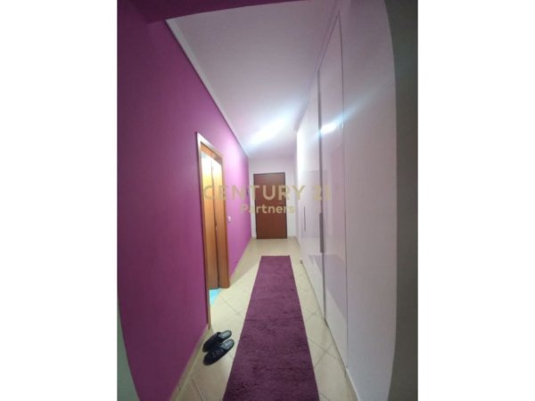 Tirane, jepet me qera apartament 2+1+Ballkon Kati 6, 107 m² 700 € (Komuna e Parisit)