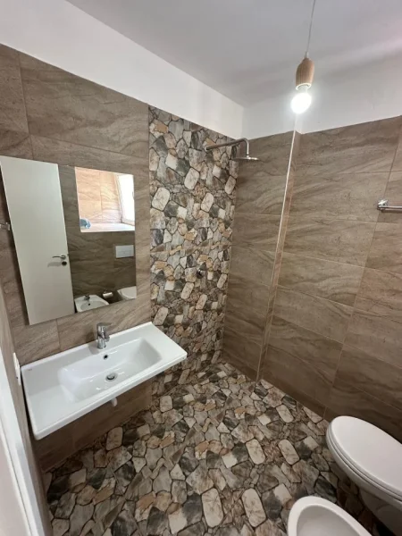 Tirane, shitet apartament 1+1 Kati 2, 64 m² 76.800 € (Rruga Dajtit)