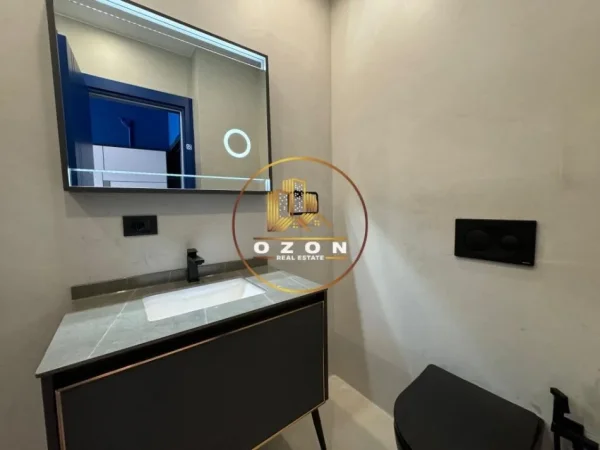 Apartament 1+1 në shitje me pamje fantastike te Kopshtit Botanik , Komuna e Parisit! 131.000 €