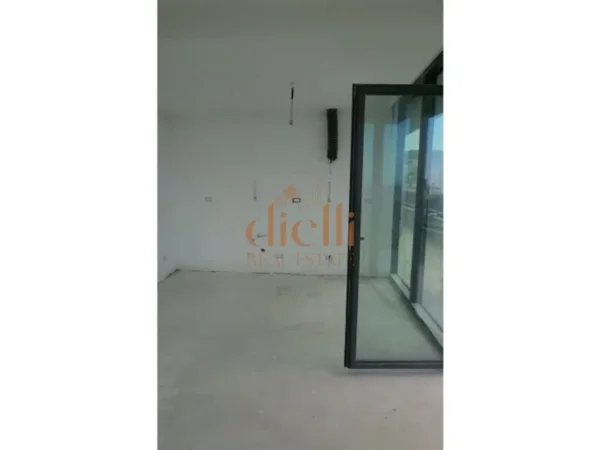 Tirane, shitet apartament 2+1+Ballkon , 131 m²