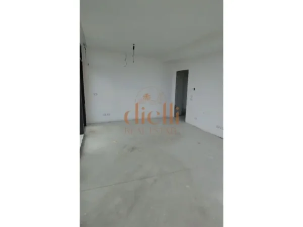 Tirane, shitet apartament 2+1+Ballkon , 131 m²