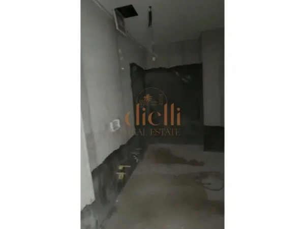 Tirane, shitet apartament 2+1+Ballkon , 131 m²