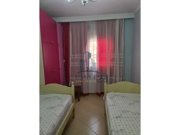 Tirane, jepet me qera apartament 2+1+Ballkon , 100 m² 450 € (Astir)