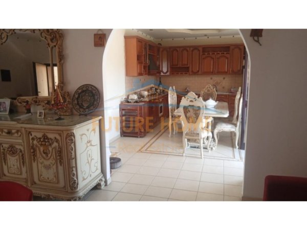 Tirane, shitet Vile 3+1+Ballkon Kati 0, 493 m² 270.000 € (PEZE E VOGEL)