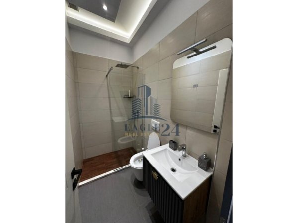 Tirane, jepet me qera garsonier 1+1 Kati 3, 30 m² 450 € (zogu i zi)