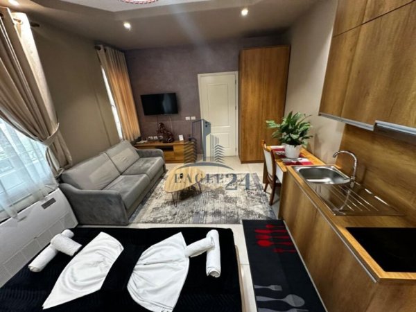 Tirane, jepet me qera garsonier 1+1 Kati 3, 30 m² 450 € (zogu i zi)