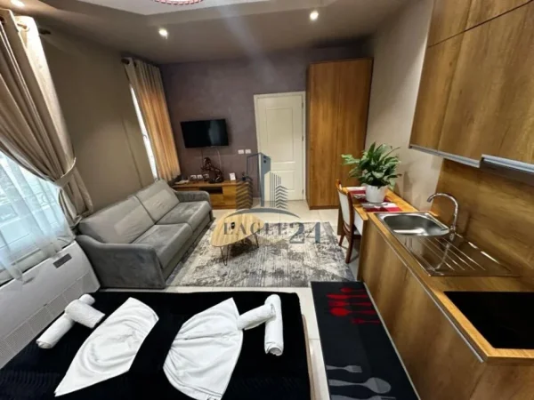 Tirane, jepet me qera garsonier 1+1 Kati 3, 30 m² 450 € (zogu i zi)