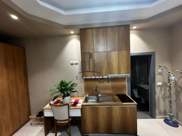 Tirane, jepet me qera garsonier 1+1 Kati 3, 30 m² 450 € (zogu i zi)
