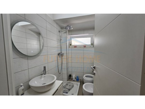 Tirane, jepet me qera apartament 2+1 Kati 4, 63 m² 500 € (Rruga Ferit Xhajko)
