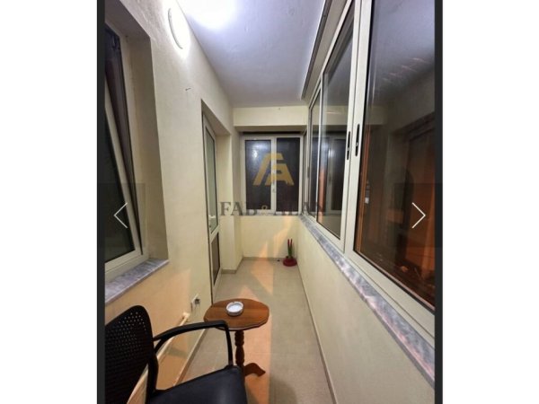 Tirane, jepet me qera apartament 2+1 Kati 3, 500 € (Rruga e Durresit)
