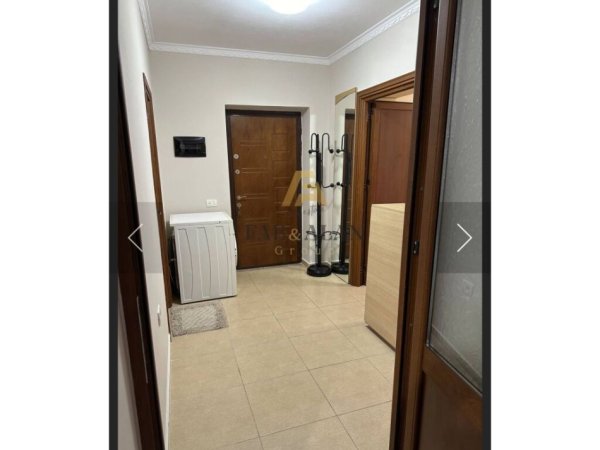 Tirane, jepet me qera apartament 2+1 Kati 3, 500 € (Rruga e Durresit)