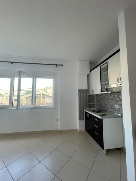 Tirane, jepet me qera apartament 1+1+Ballkon Kati 4, 65 m² 350 € (LIQENI I THATE)