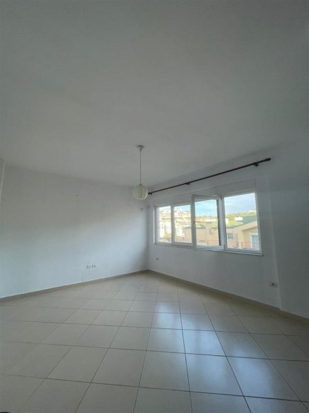 Tirane, jepet me qera apartament 1+1+Ballkon Kati 4, 65 m² 350 € (LIQENI I THATE)