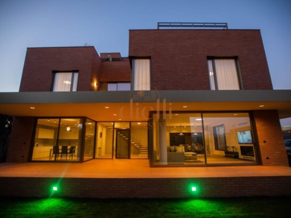 Tirane, jepet me qera Vile 3+1+Aneks+Ballkon Kati 3, 403 m² 5.000 €