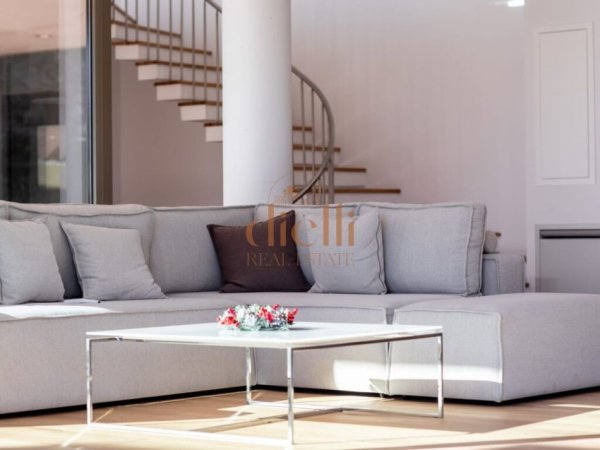 Tirane, jepet me qera Vile 3+1+Aneks+Ballkon Kati 3, 403 m² 5.000 €