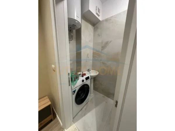 Tirane, jepet me qera apartament 1+1 Kati 9, 67 m² 500 € (Unaza e Re)