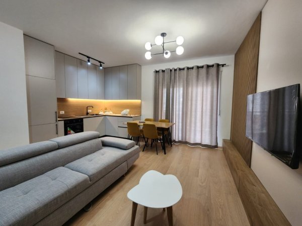 Tirane, jepet me qera apartament 1+1+Ballkon Kati 3, 75 m² 850 € (Kompleksi Delijorgji)