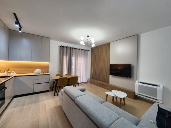 Tirane, jepet me qera apartament 1+1+Ballkon Kati 3, 75 m² 850 € (Kompleksi Delijorgji)