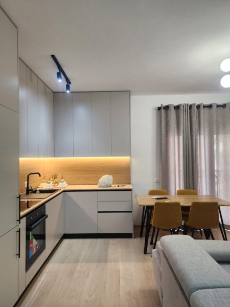Tirane, jepet me qera apartament 1+1+Ballkon Kati 3, 75 m² 850 € (Kompleksi Delijorgji)