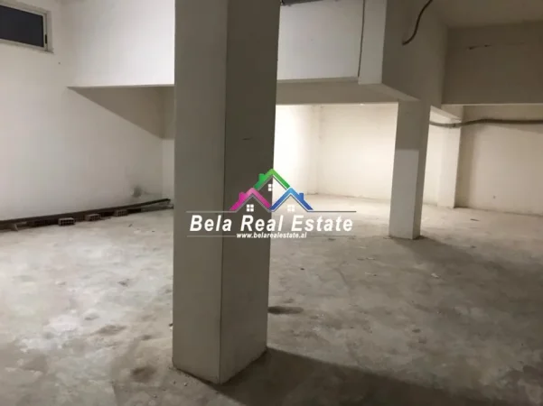 Tirane, jepet me qera magazine Kati 0, 300 m² 600 € (myslym keta)
