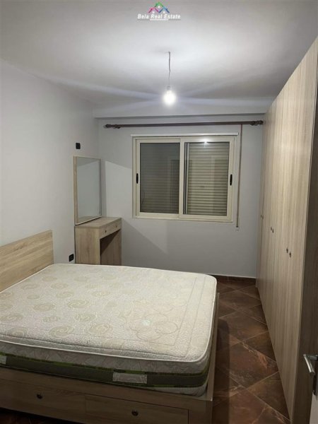 Tirane, jepet me qera apartament 2+1 Kati 4, 104 m² 350 € (fresku)