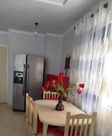 Tirane, jepet me qera apartament 1+1 Kati 1, 75 m² 350 € (Fresk)