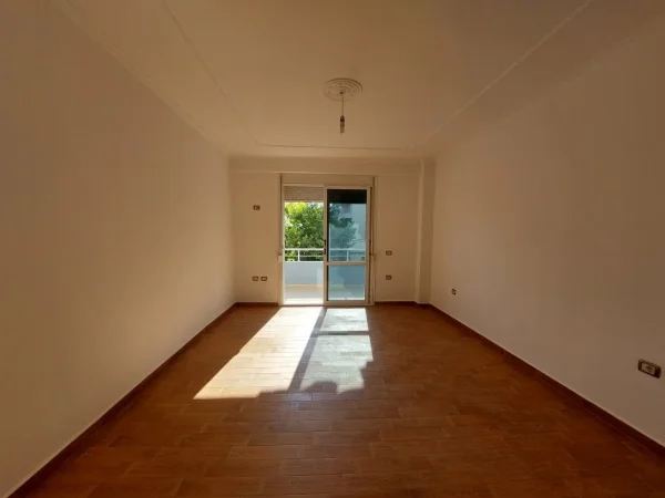 Vlore, shitet apartament 2+1+Ballkon Kati 2, 106 m² 200.000 € (Rruga Dhimitër Konomi)