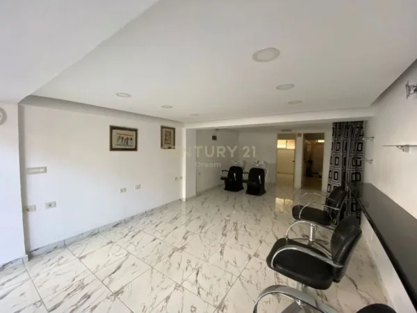 Tirane, shitet ambjent biznesi Kati 0, 54 m² 50.000 € (Porcelan)