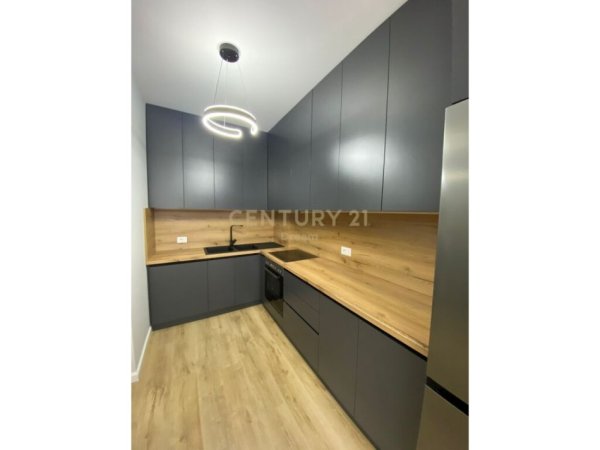 Tirane, jepet me qera apartament 1+1+Ballkon Kati 6, 79 m² 500 € (Rruga e Dibrës)