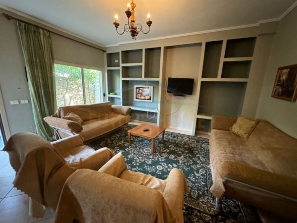 Tirane, jepet me qera apartament 3+1 Kati 1, 120 m² 420 € (Ali Demi, Kryegjyshata Bektashiane)