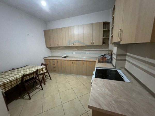Tirane, jepet me qera apartament 3+1 Kati 1, 120 m² 420 € (Ali Demi, Kryegjyshata Bektashiane)