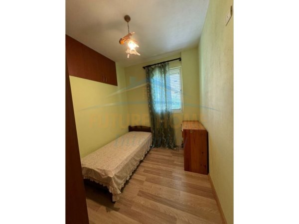 Tirane, jepet me qera apartament 3+1 Kati 1, 120 m² 420 € (Ali Demi, Kryegjyshata Bektashiane)