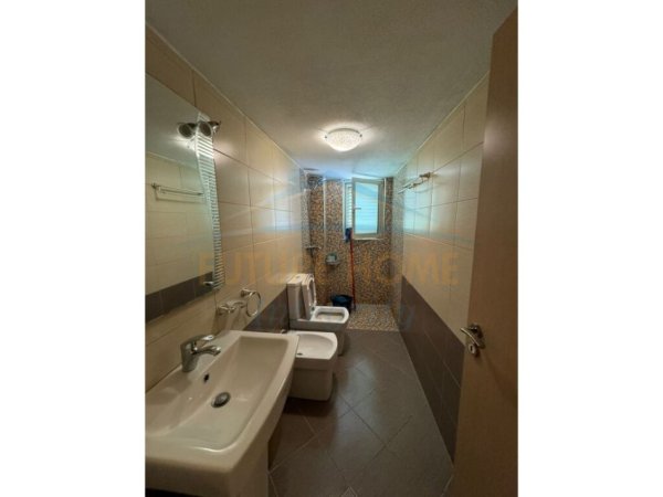 Tirane, jepet me qera apartament 3+1 Kati 1, 120 m² 420 € (Ali Demi, Kryegjyshata Bektashiane)