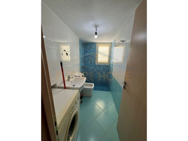 Tirane, jepet me qera apartament 3+1 Kati 1, 120 m² 420 € (Ali Demi, Kryegjyshata Bektashiane)