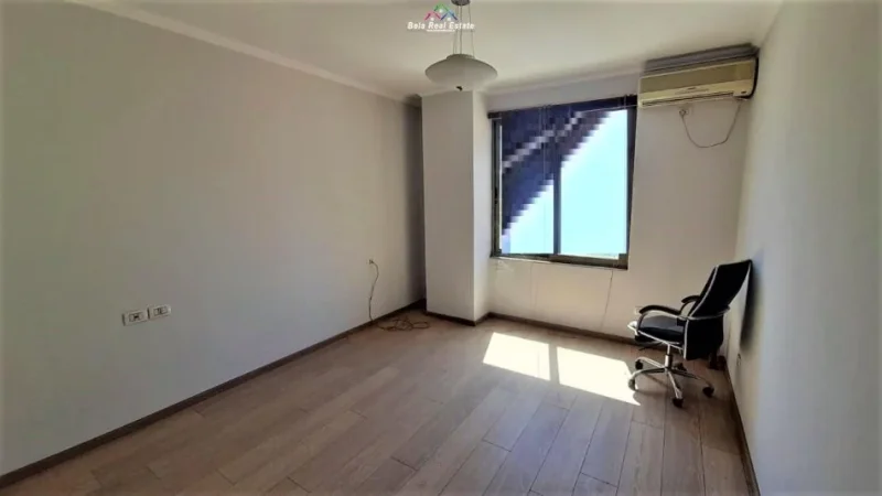 Tirane, jepet me qera zyre Kati 3, 120 m² 650 € (21 dhjetori)