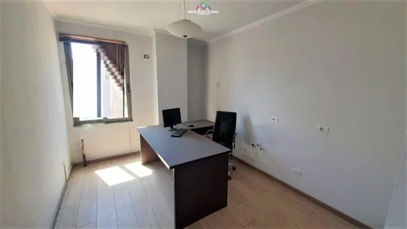 Tirane, jepet me qera zyre Kati 3, 120 m² 650 € (21 dhjetori)