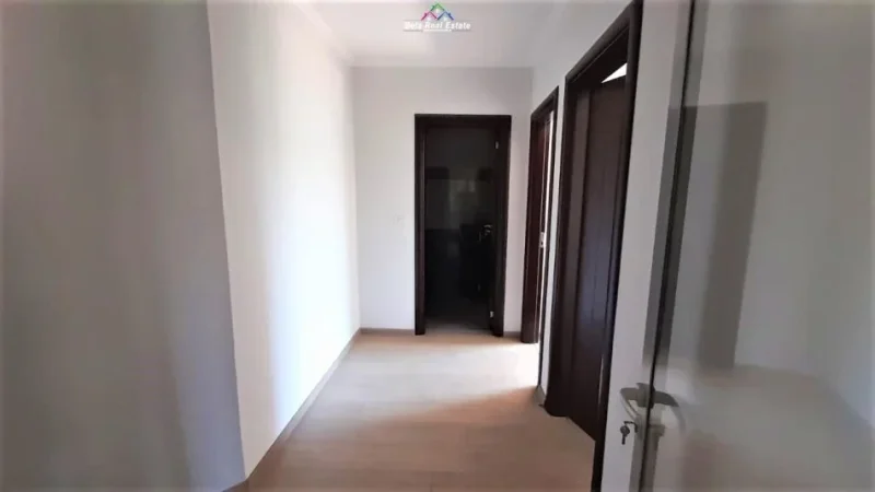 Tirane, jepet me qera zyre Kati 3, 120 m² 650 € (21 dhjetori)