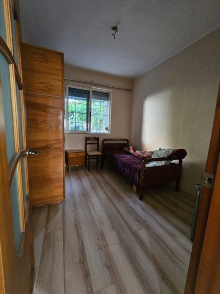 Tirane, jepet me qera apartament 2+1 Kati 1, 82 m² 400 € (Ish Parku Autobuzave)